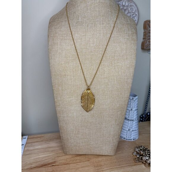 Napier Gold-Tone Real Leaf Pendant Necklace 20" Chain - Picture 7 of 9